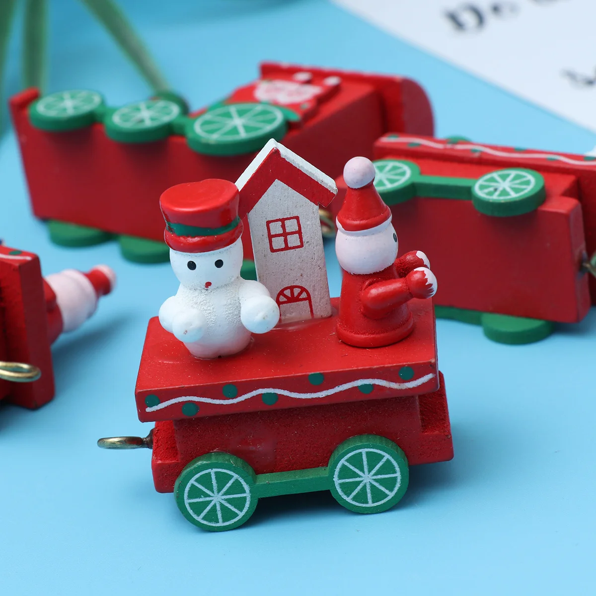 

Chic Red Wooden Mini Train Ornament Natural Material Non Fading Christmas Tree Hanging Decoration for Home Wedding Anniversary