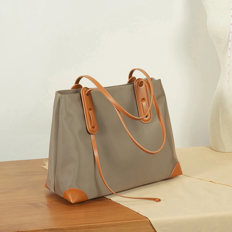 Borsa Tote femminile 2022 nuova elegante Versatile pendolare da donna semplice tela di Nylon borsa a tracolla monospalla di grande capacità