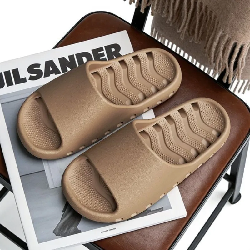 New Summer EVA Air Circulation Home Slippers Breathable Cool Non Slip Bathroom Shower Slippers for Men Women Universal Use