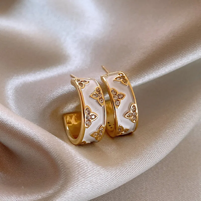 French Vintage Zircon Flower White Enamel C-shaped Gold Color Earrings For Women‘s with Advanced New Fashion Jewelry Accessories