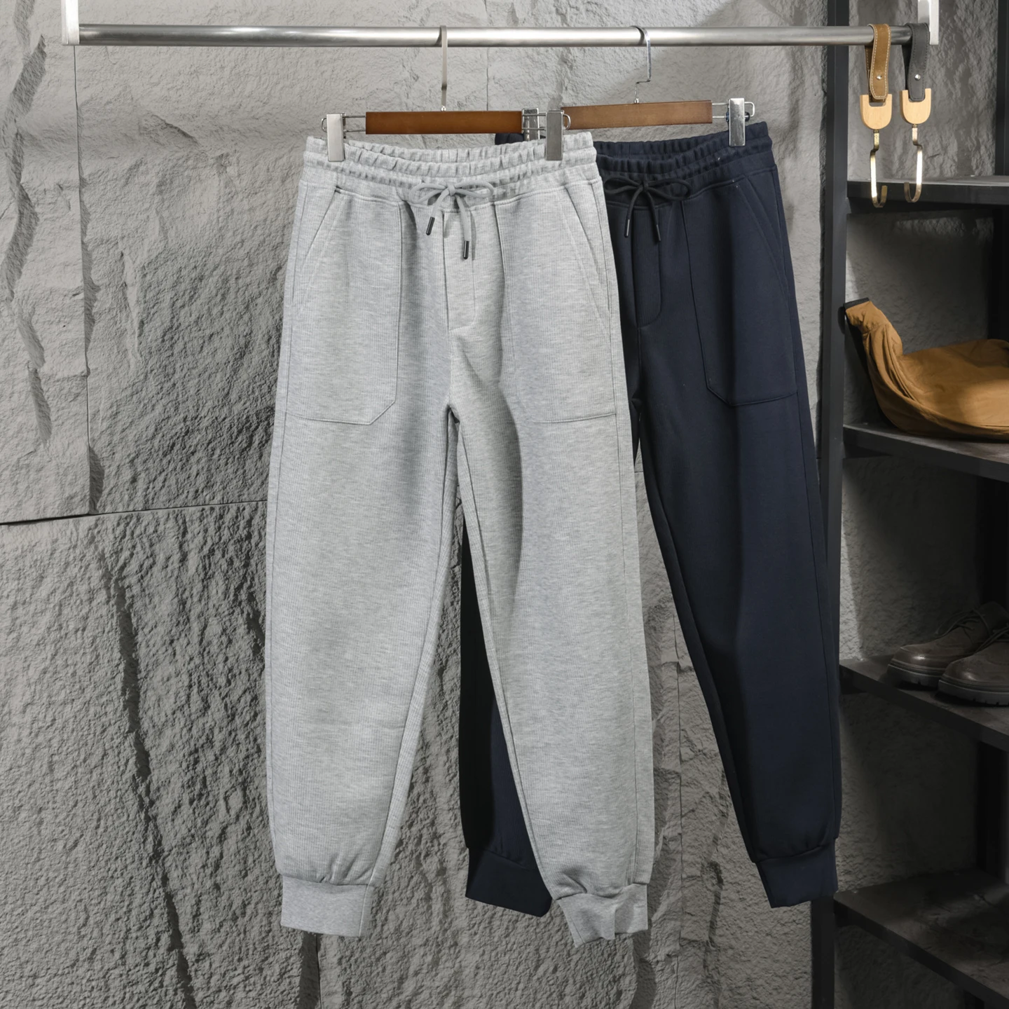 Men's Sporty Tapered Cuffed Sweatpants Pure Color Casual Loose Fit Autumn Winter Fashionable Long Pants  Style