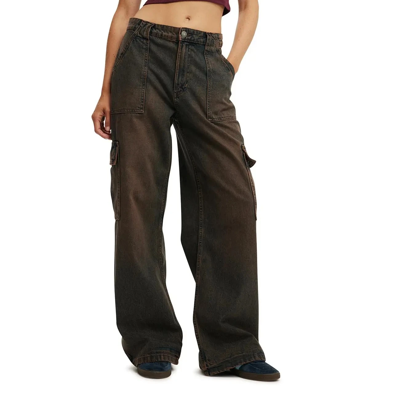 

Loose Fitting Light Blue Cargo Jeans for Women Featuring Multiple Pockets Relaxed Fit Comfortable Outdoor Pants