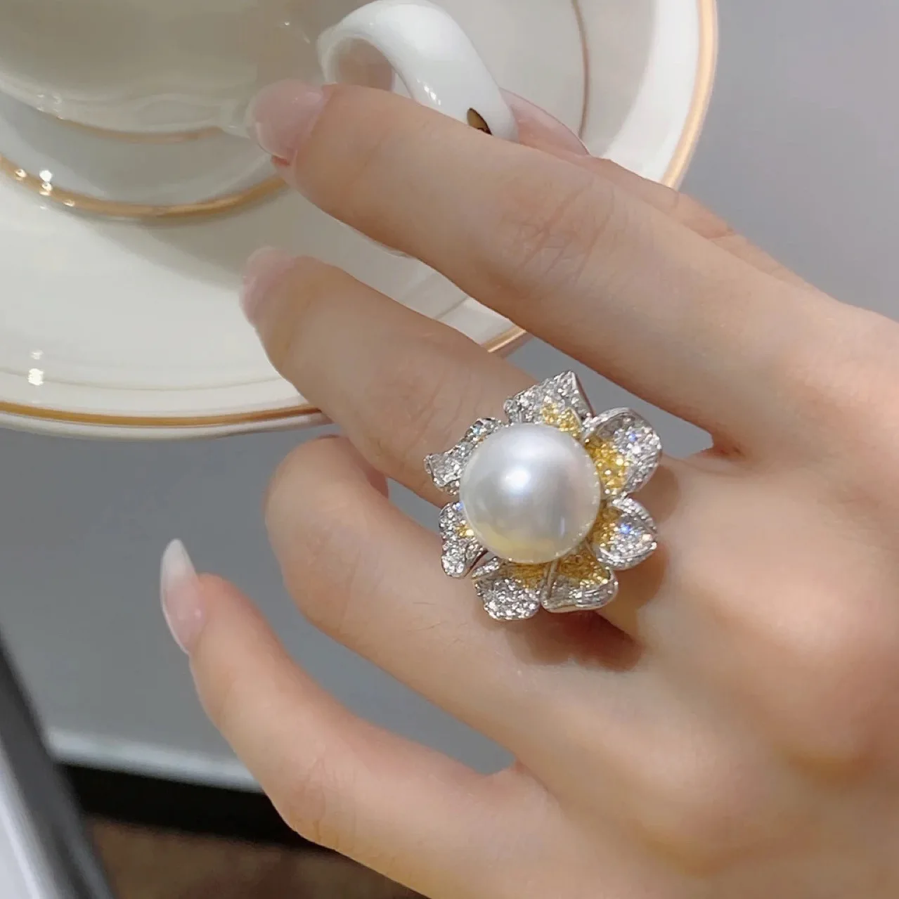 New Oversized Luxury Imitation Pearl Flower Zircon Ring Women\'s Noble Wedding Prom Party Jewelry Accessories Anniversary Gift