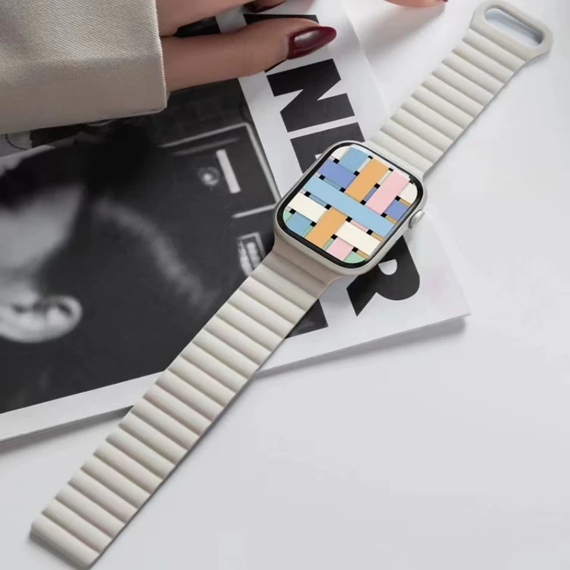 Apple Watch Ultra 2 49mm 45mm 38mm 42mm 41mm 46mm、iWatch Series 10 9 6 5 7 8 SE対応 マグネット式シリコンバンド