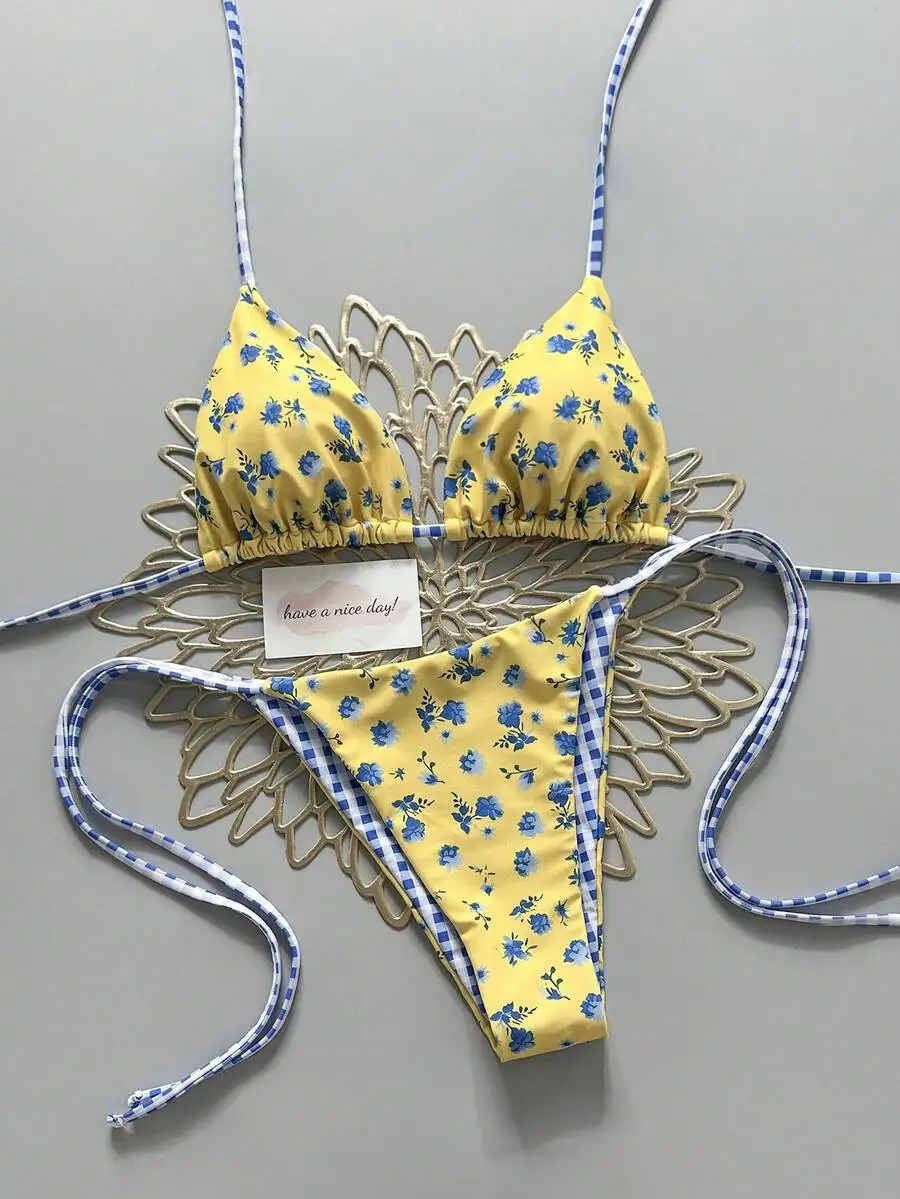 Bikini triangular floral azul con base amarilla y tirantes extraíbles de cuadros azul y blanco para playa, piscina, crucero, vacaciones de verano