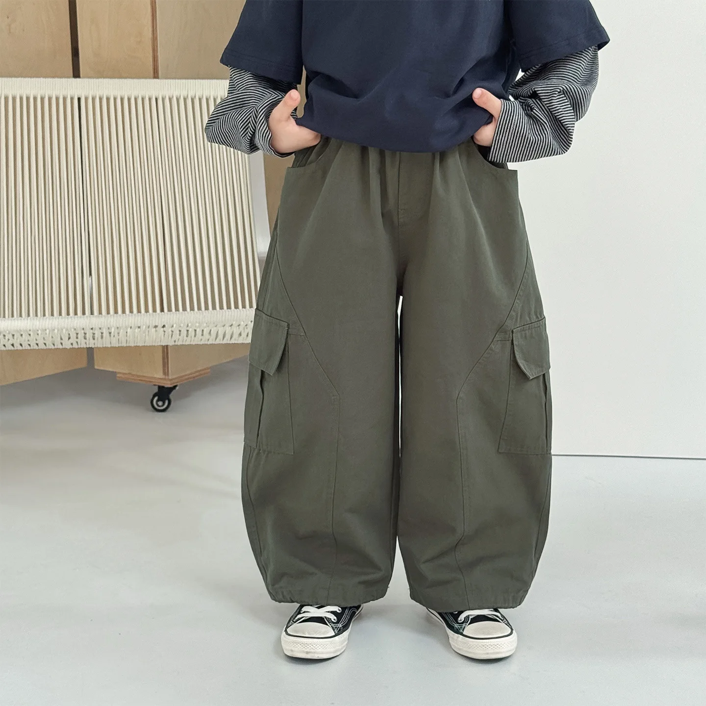 2026 Boys Autumn Solid Patch Pocket Loose Medium Large Casual Pants Versatile Cotton Kids Cargo Pants