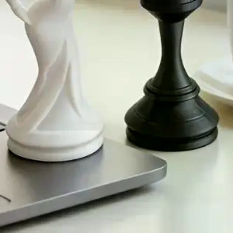 2Pcs 3D Printed Chess Couple Statues Creative Decoration Desktop Ornaments Sculpture Queen King Statue Gift