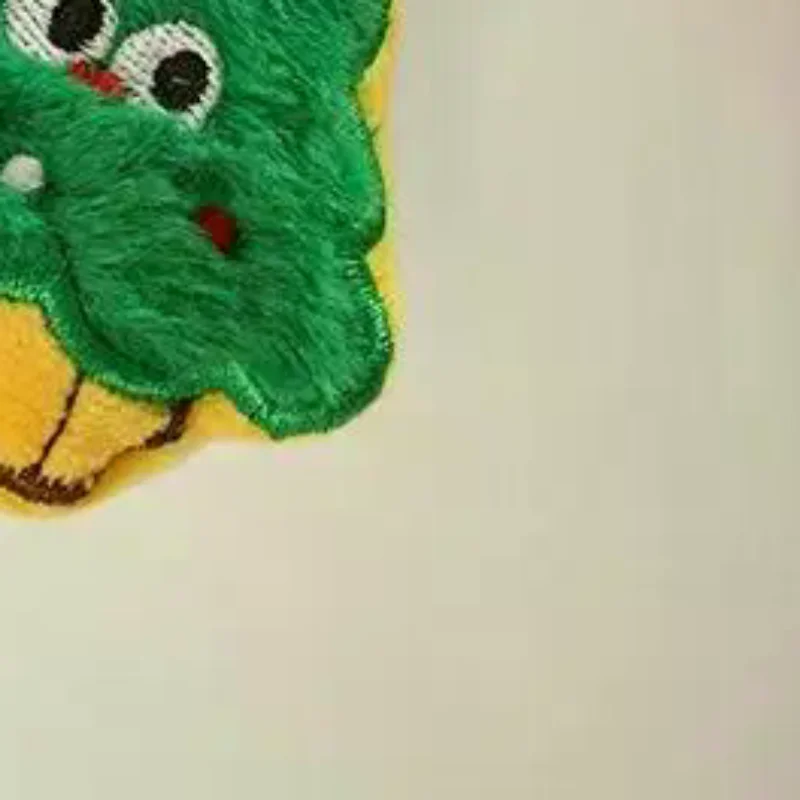 Porte-clés bonhomme de neige du Père Noël ; Ornement de Noël en peluche douce de dessin animé ; Cadeau de fête pour sacs à dos.