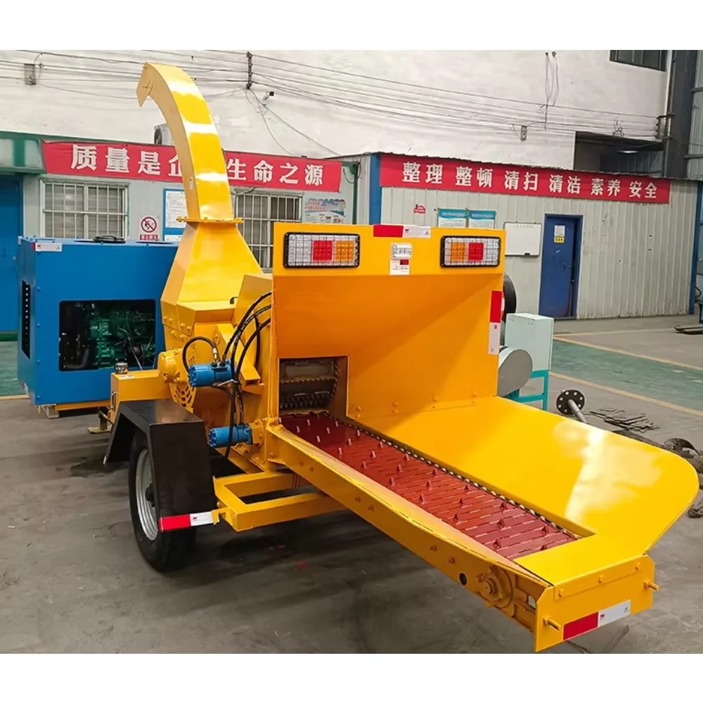 Mobile Log Tree Branches Crushing Shredder Machine 32HP Tractor Multi Functional Wood Chipper