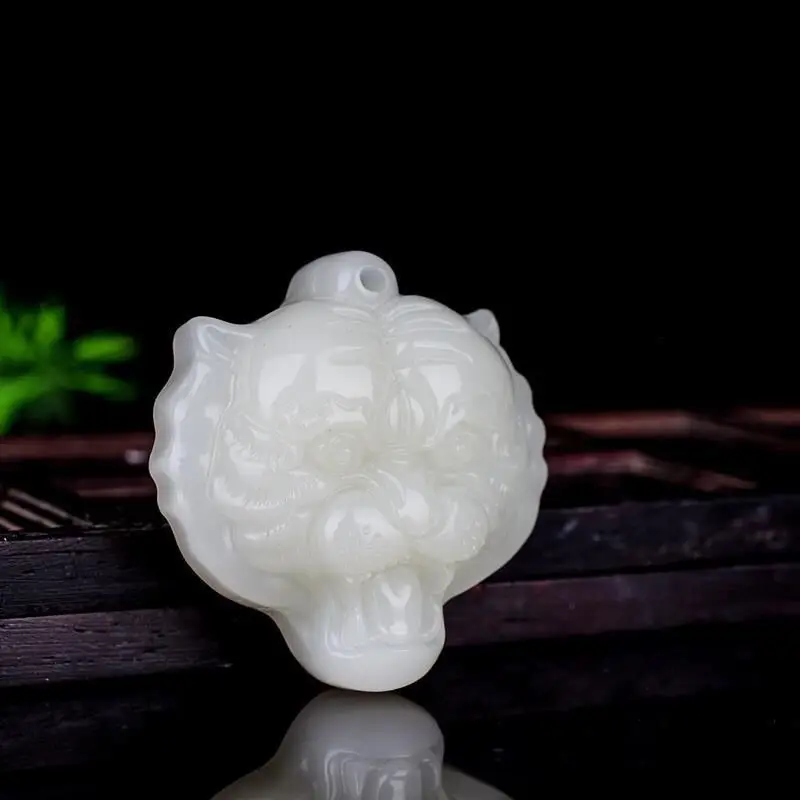 Colgante de cabeza de tigre verde espinaca para hombres y mujeres, colgante de Jade blanco, Tigre del zodiaco