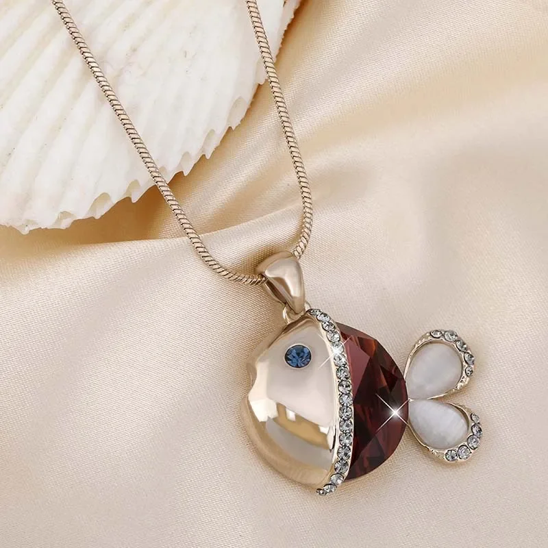 Nuova catena personalizzata per maglione con ciondolo a forma di pesce piccolo in cristallo, collana lunga alla moda e semplice