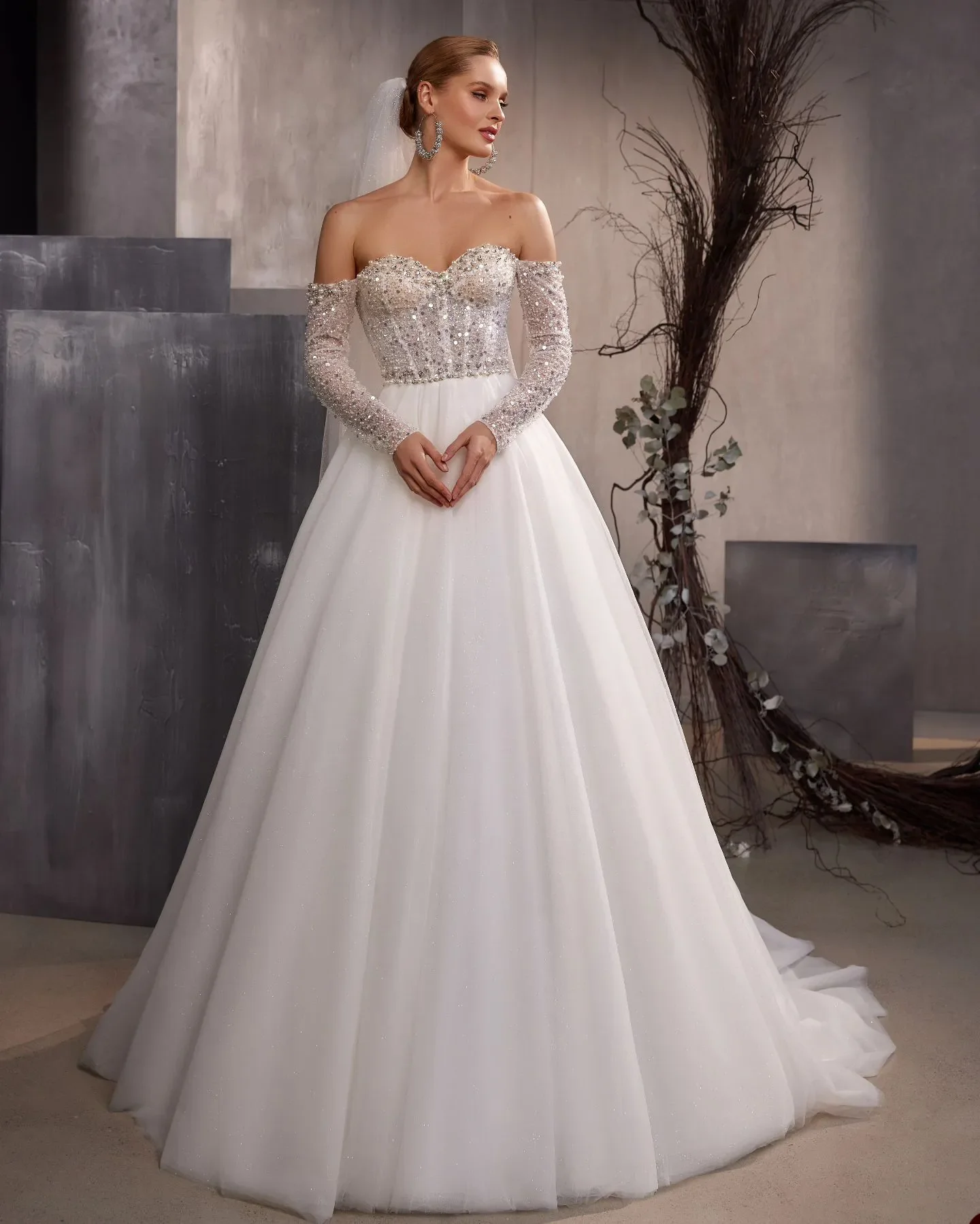 Elegante abito da sposa con scollo a v manica lunga con paillettes applique perline a terra con volant sexy abito da sposa con spalle scoperte plus size