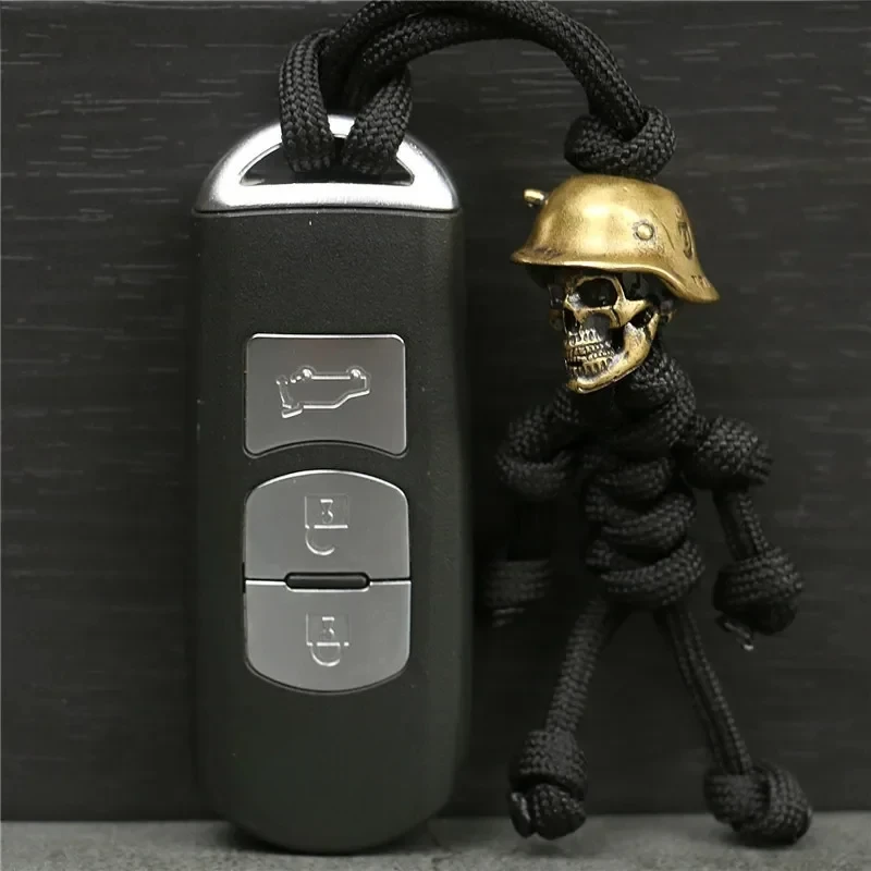 1 قطعة الجمجمة رئيس المفاتيح سيارة السائق خوذة قلادة المفاتيح حبل مضفر Paracord الأصدقاء حقيبة معلقة على ظهره دمية لعبة #4