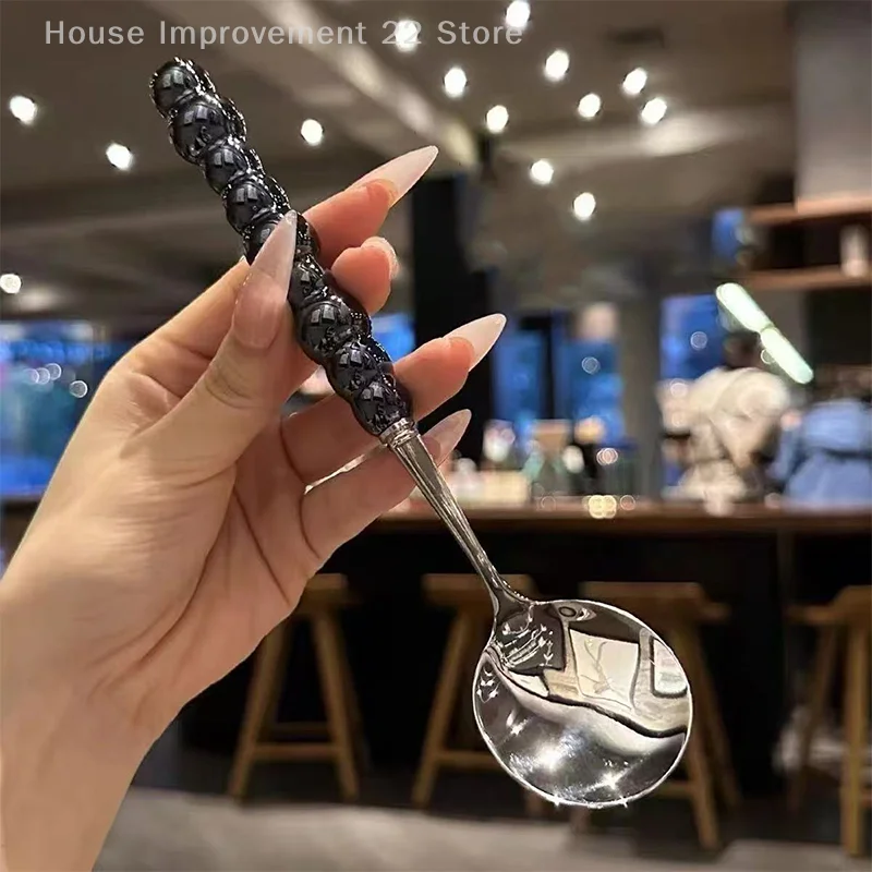 Cucchiaino rotondo in acciaio inossidabile Rete rossa dorata per cena Manico lungo Cucchiai da dessert per agitazione per accessori da cucina Gadget