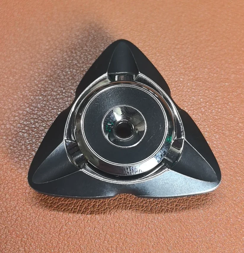 

Used EDC Lawyer Lin MAVE RE Wild 01 fidget spinner metal decompression toy