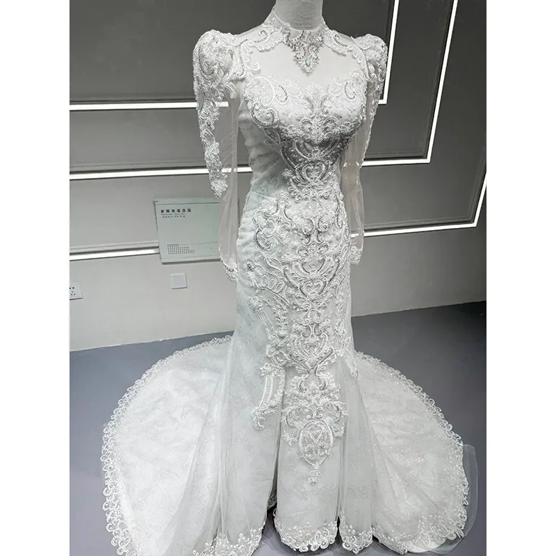 A new high-quality light lace long-sleeved simple and lightweight dress for silhouettes