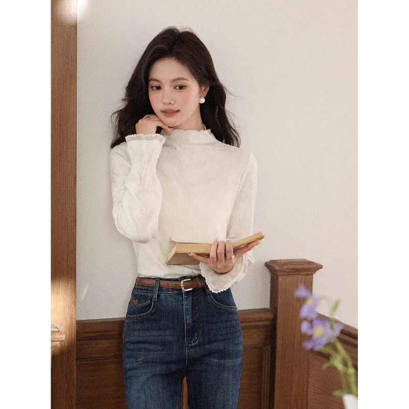 

ALXNAN Women's White Pullovers Mock Neck Flared-sleeve Lace Patchwork Slim-fit T-shirt Fall Gentle Casual Layering Tops L58876