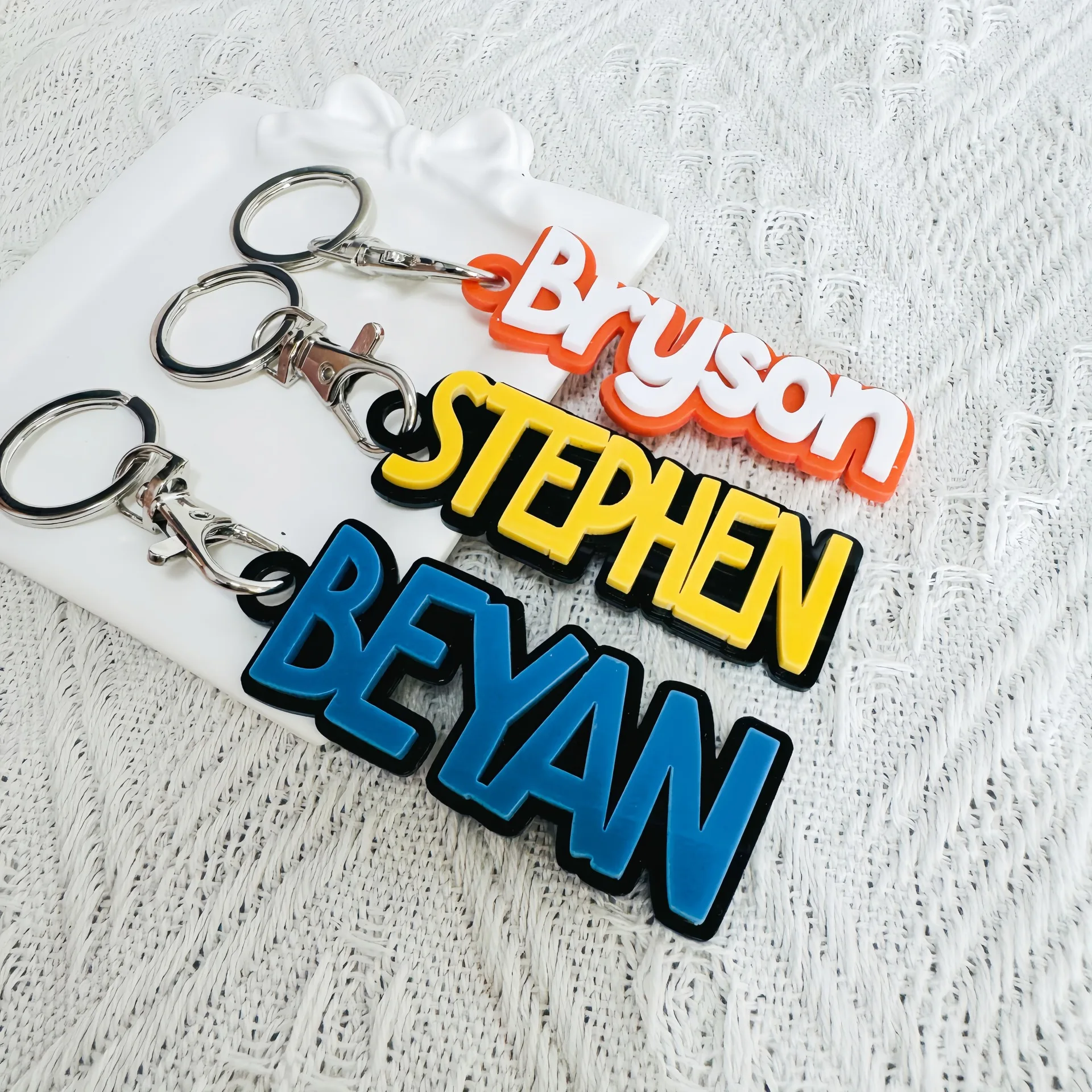 KADRUFI 3D Name Personalized Acrylic Soft Keychain In English In Hebrew Customized Nameplate Label Luggage Backpack Keyring Gift
