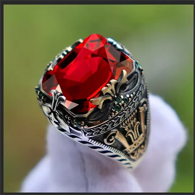 New European and American Green Gem Inlaid Men\'s Luxury Ring Personality Retro Domineering Ring Jewelry for Banquet Party