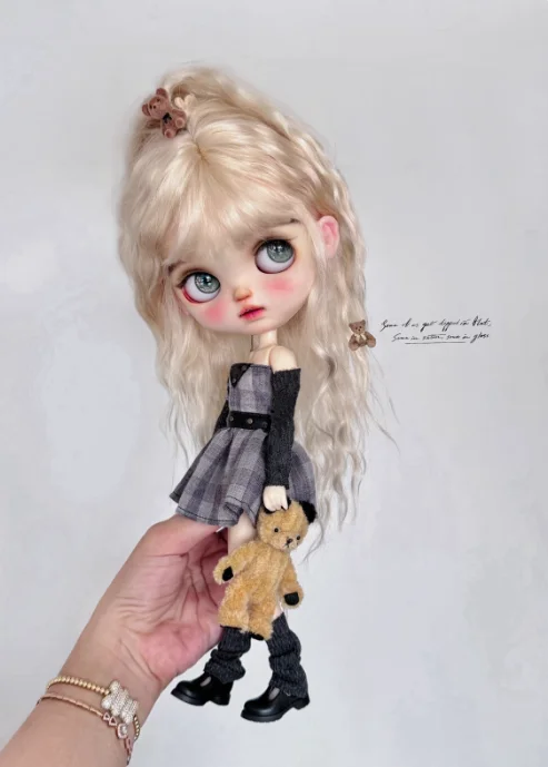 2025 3 szt. Blythe/Landoudou szara sukienka w kratkę + rękawy + szare skarpetki 1/6 30cm (pasuje do azone, Pullip, Ob22/24/26, Licca)