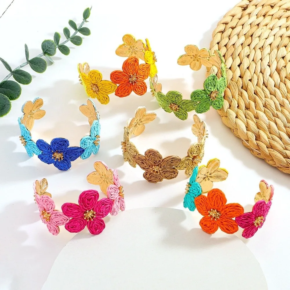 กำไลข้อมือหญ้าราฟเฟียสีสันสไตล์เรโทร กำไลดอกไม้สานรูปตัว C สไตล์วินเทจ แหวนโลหะผสมแฟชั่น ของขวัญ