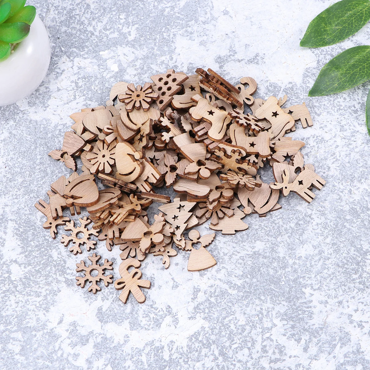 

100Pcs Vintage Wooden Pieces Pendant Strong Durable Safe Use for Christmas Tree Car Bag Wallet Christmas Wooden Piece