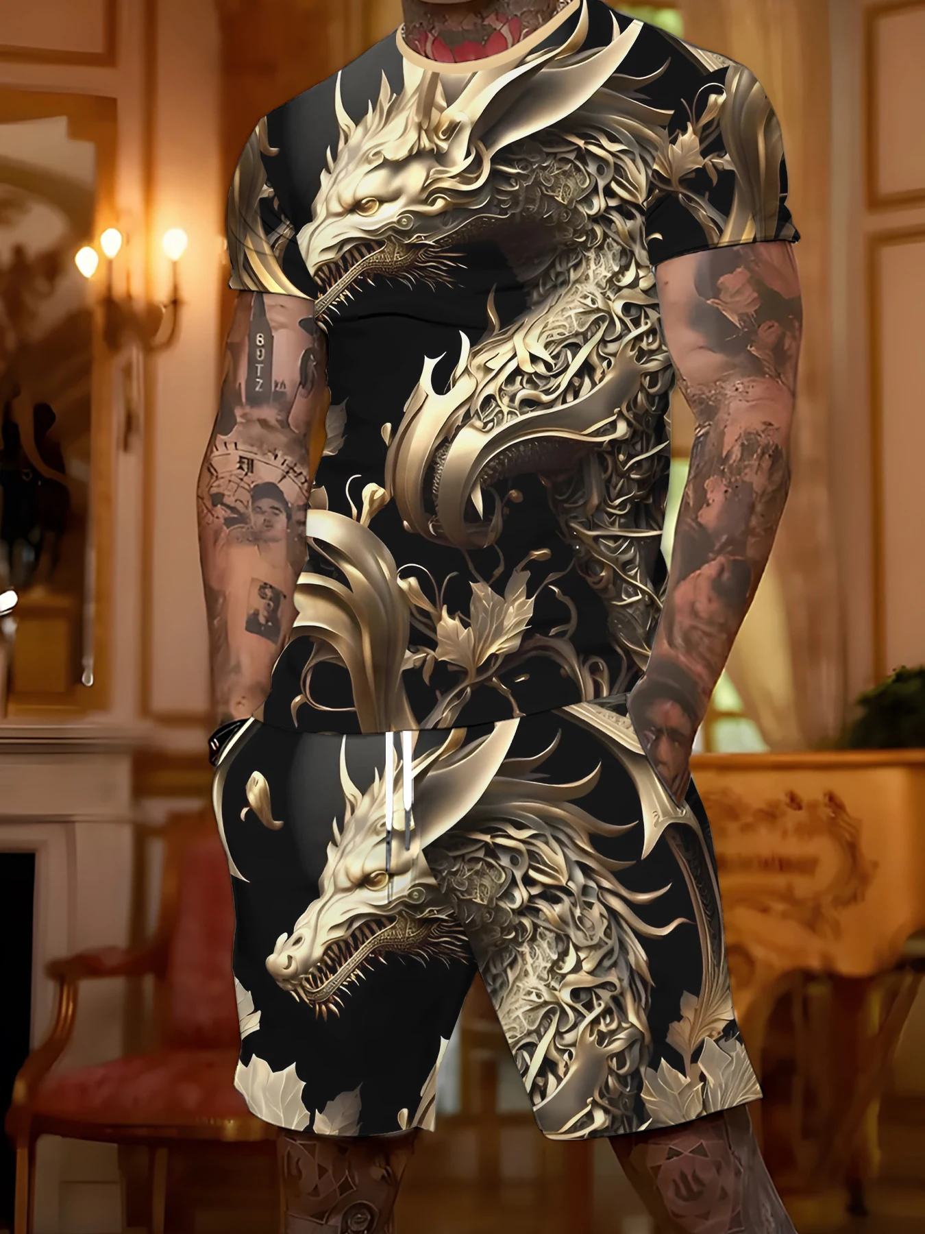 

Универсальный повседневный наряд для мальчиков. Черно-золотая трехмерная футболка с принтом дракона и шорты. Удобный комплект из двух предметов для выхода на улицу.