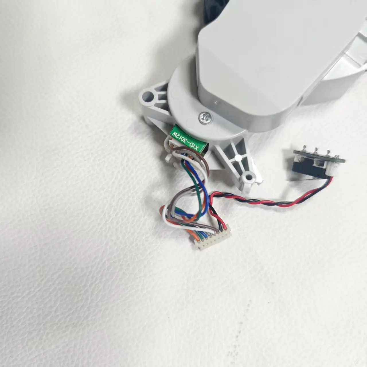 New L/R Traveling Wheels For Xiaomi Mijia S10+B105 Robot Vacuum Cleaner Spare Parts Left and Right Wheel Replacement Accessories