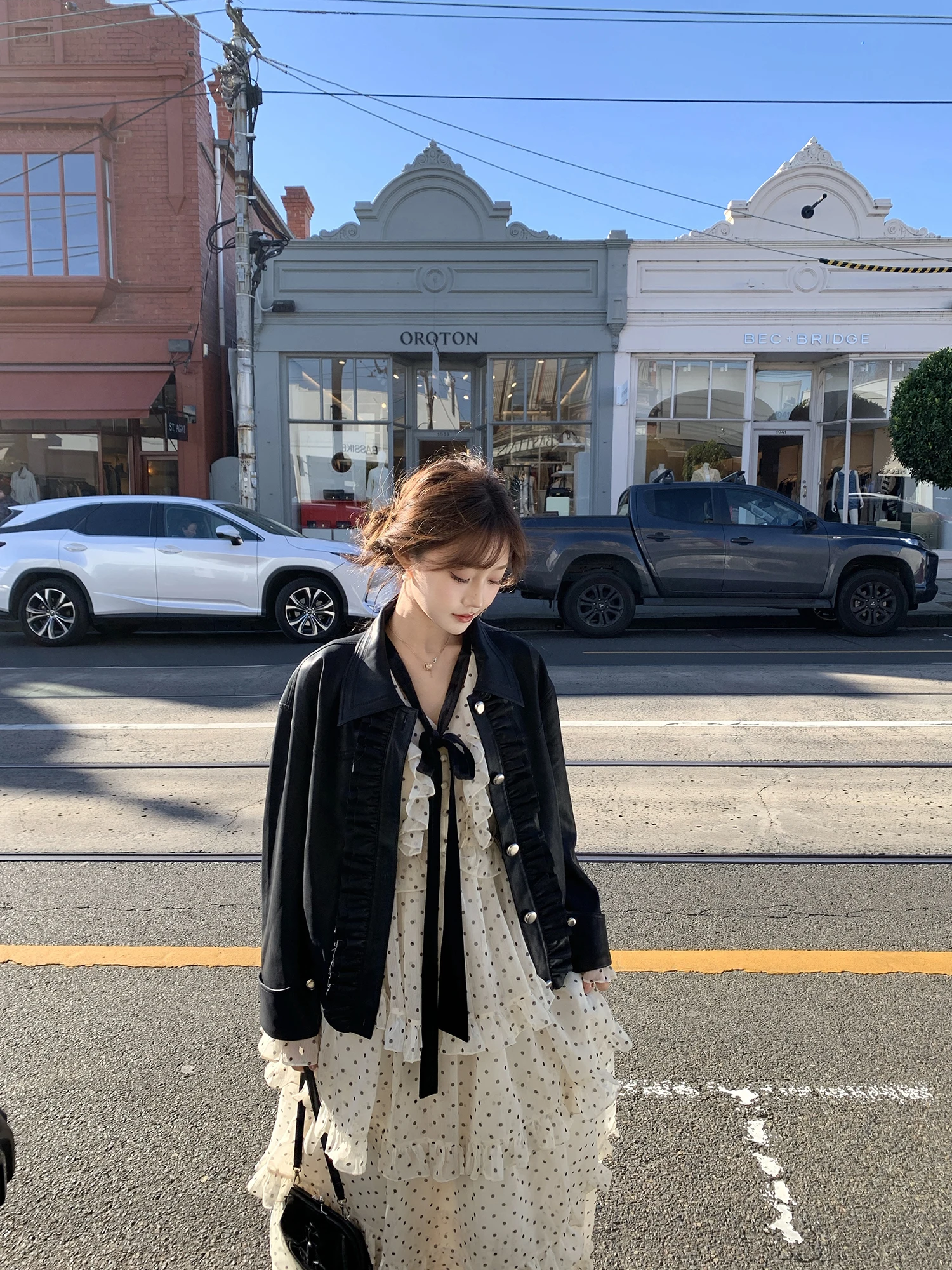 جاكيت جلد نسائي بتصميم عتيق من Pokemeng، تصميم ربيعي عصري بحافة مكشكشة، قطعة علوية متعددة الاستخدامات على الطراز الباريسي.