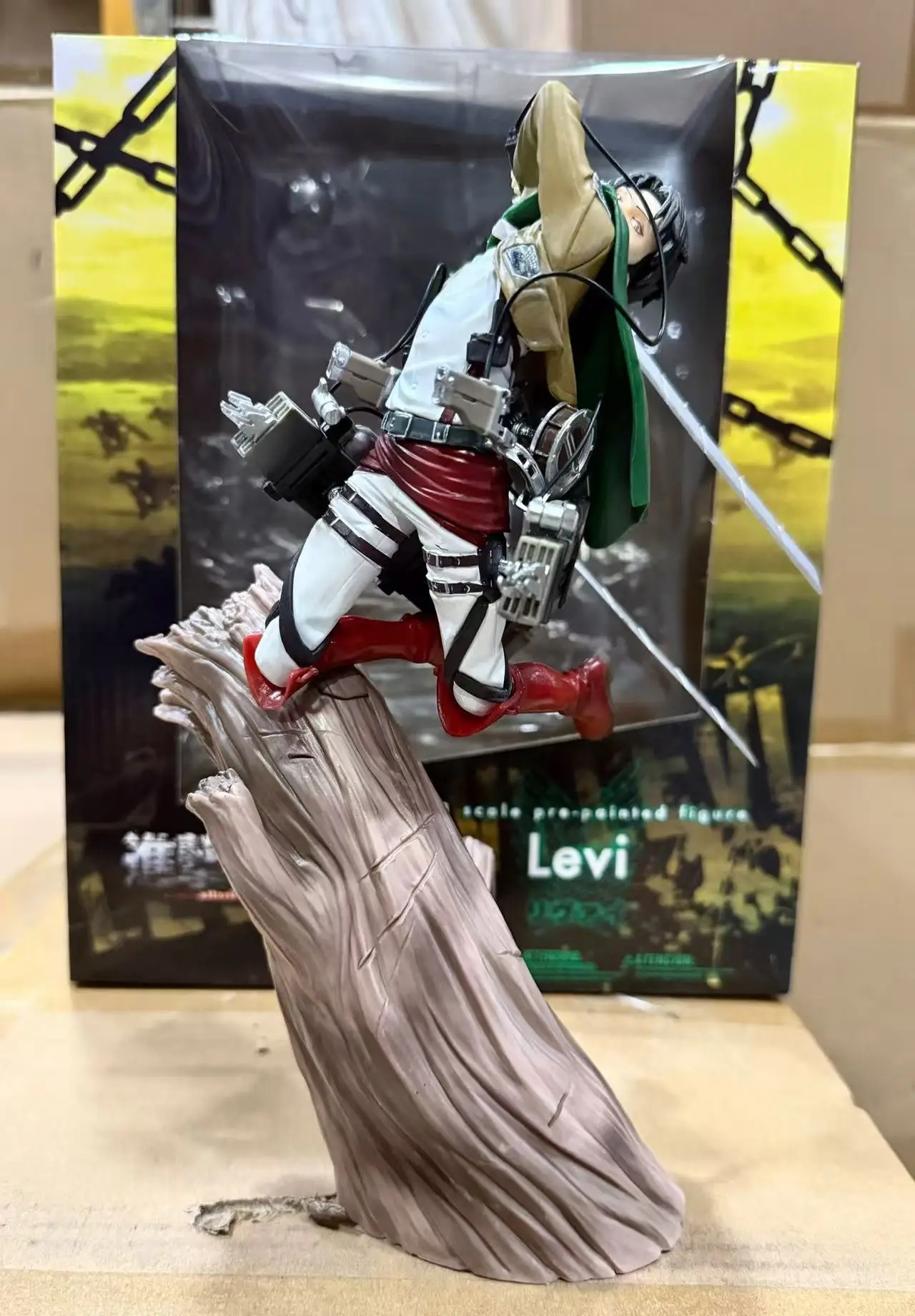 

Фигурка Леви Аккермана из «Атаки Титанов», версия «Капитан Леви на пнях», стоящая в боевой позе, декоративная модель для сцен, коллекционная аниме-фигурка