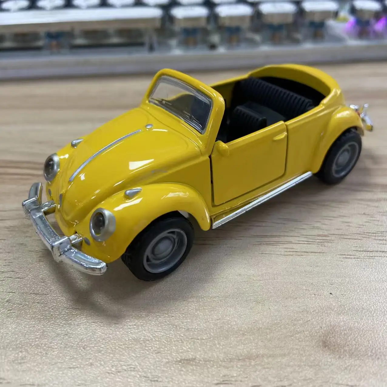1 Stück, im Beutel verpacktes, klassisches, im Vintage-Stil gehaltenes, aus Zinklegierung gefertigtes Automodell, Retro-Roadster, mit Rückziehfunktion, aufklappbare Seitentüren. – Detail 24