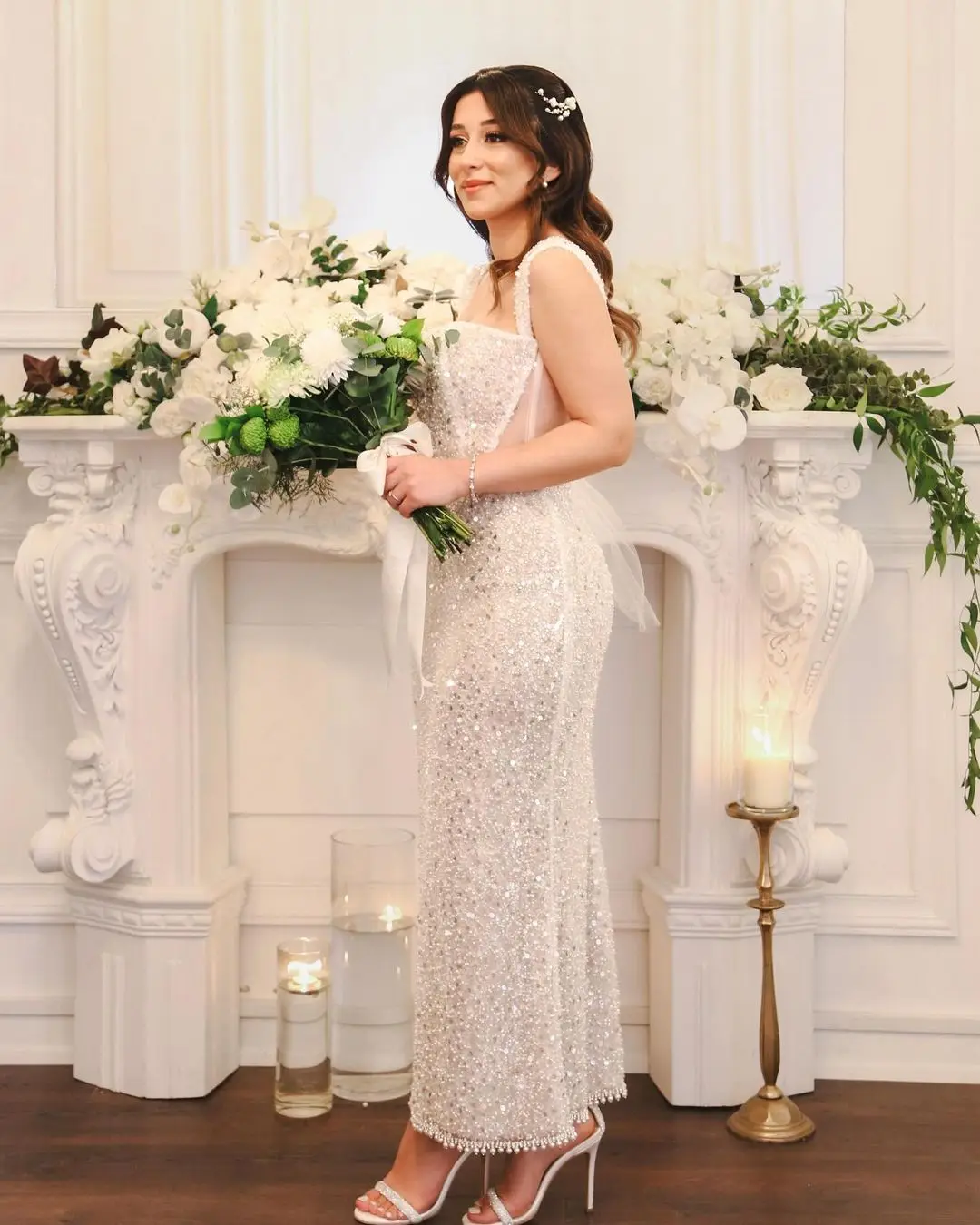 سباركلي الديكور الترتر السباغيتي الأشرطة فساتين السهرة الفاخرة اللؤلؤ ساحة طوق عارية الذراعين طويل المرأة ثوب زفاف الخطوبة