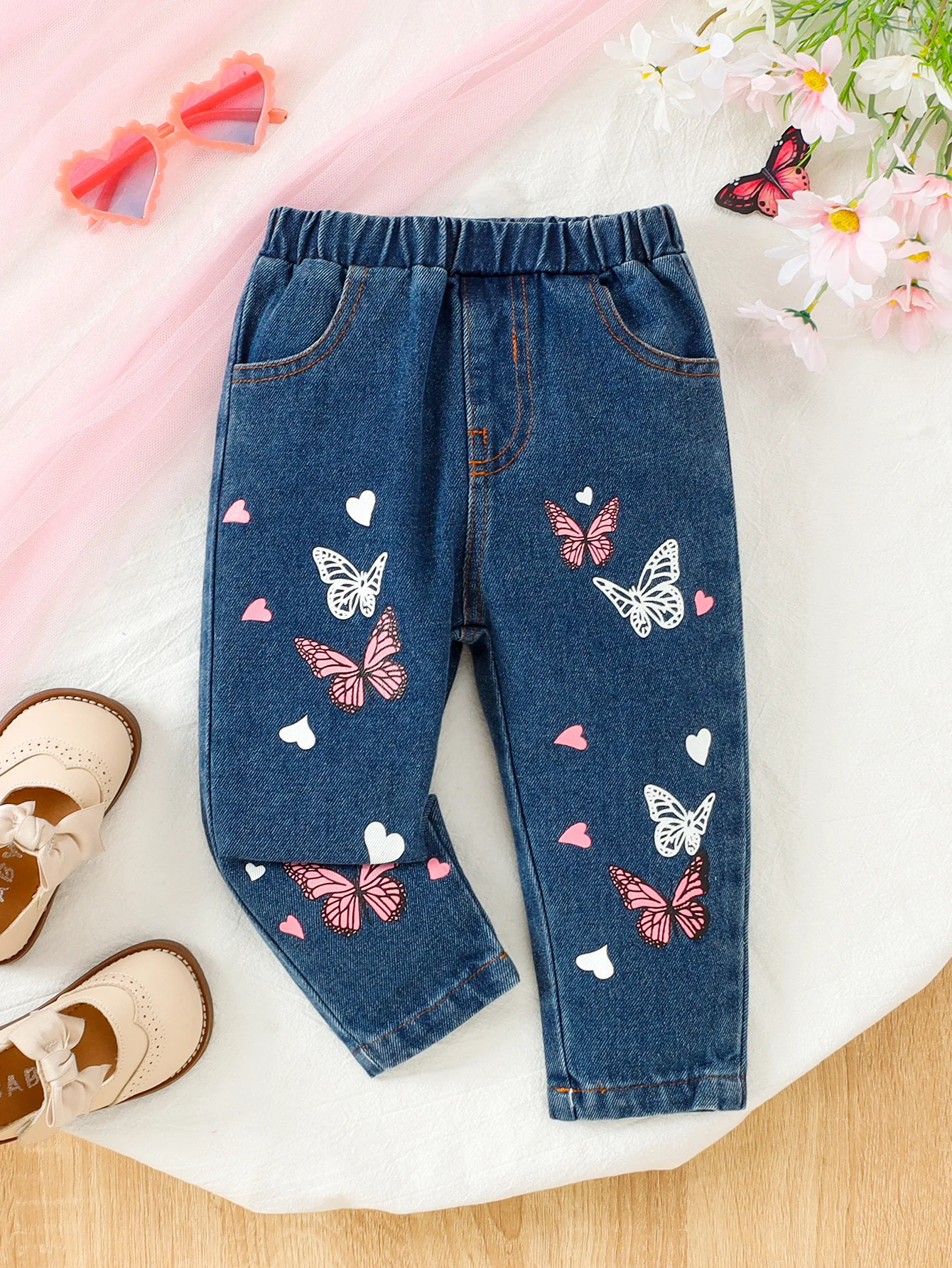 Kinder-Denim-Jeans mit Schmetterlingsdruck, süßer Stil, bequem, verschleißfest, geeignet für die tägliche Outdoor-Freizeitkleidung von Kindern – Detail 1