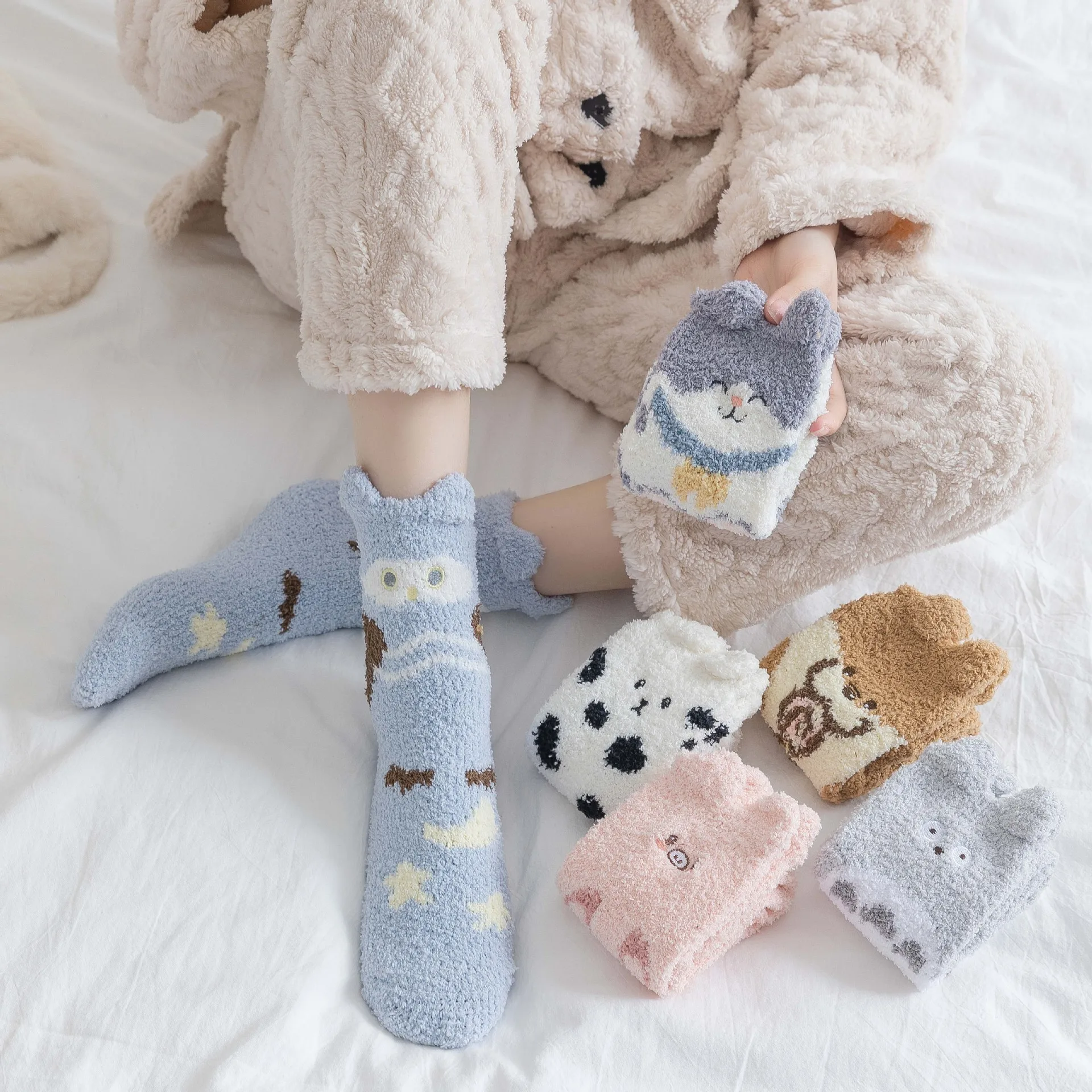 

Women's Socks New Korean Cartoon Animal Kawaii Sweet Cute Mid Tube Socks Winter Thickened Warm Coral Fleece Floor Socks For Girl