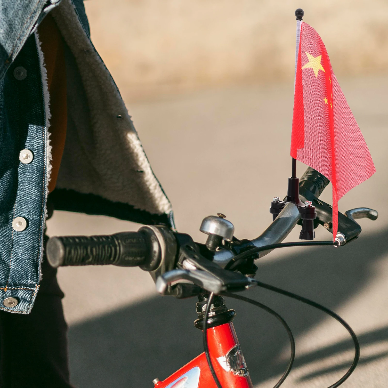 2Pcs Bright Color Bike Flag With Pole Durable Bicycle Handlebar Flag Stable Practical For Pet Watering Tool