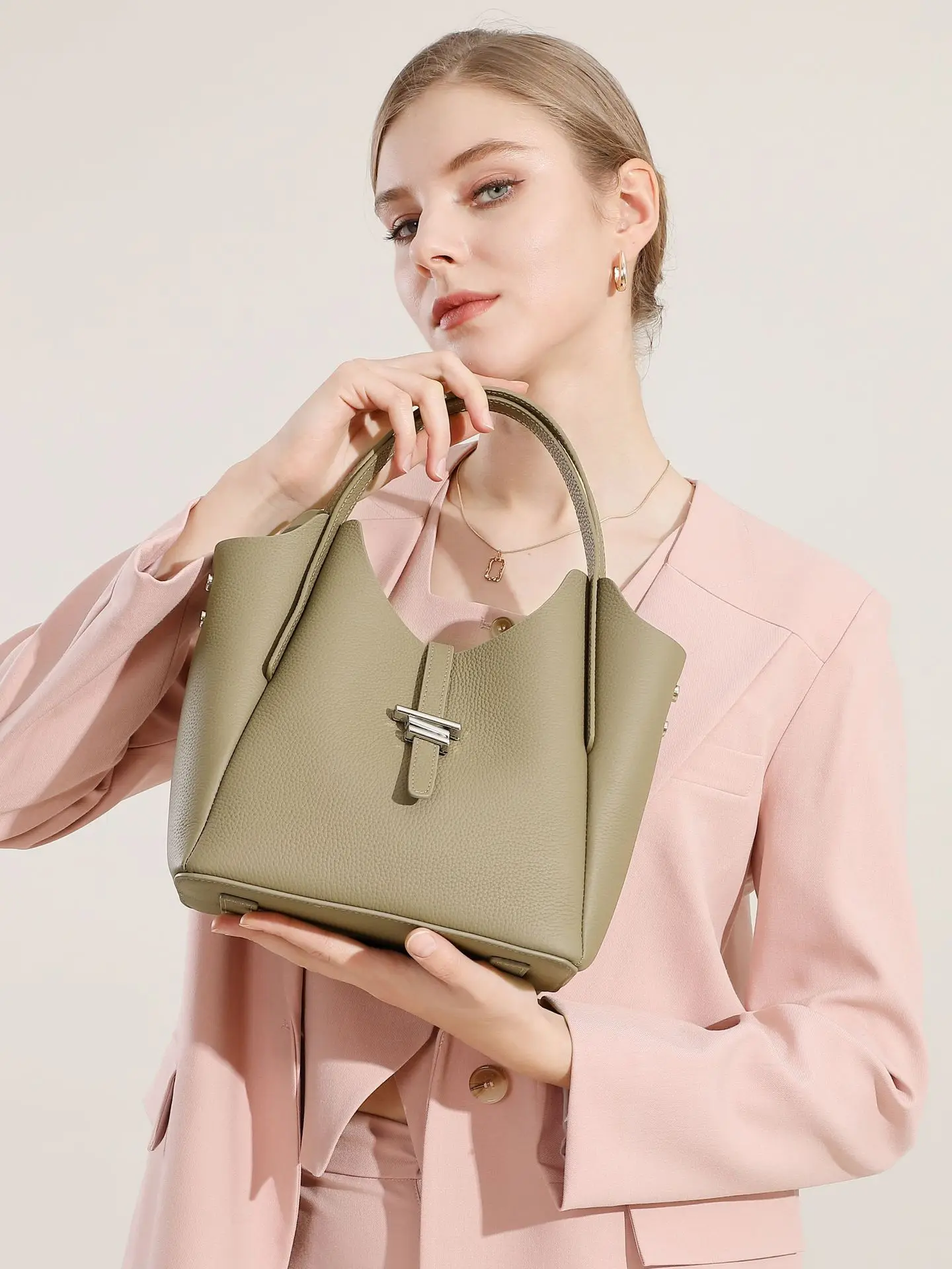

First layer cowhide commuter handbag fashionable leather women's bag casual and versatile one-shoulder cross-slide bag