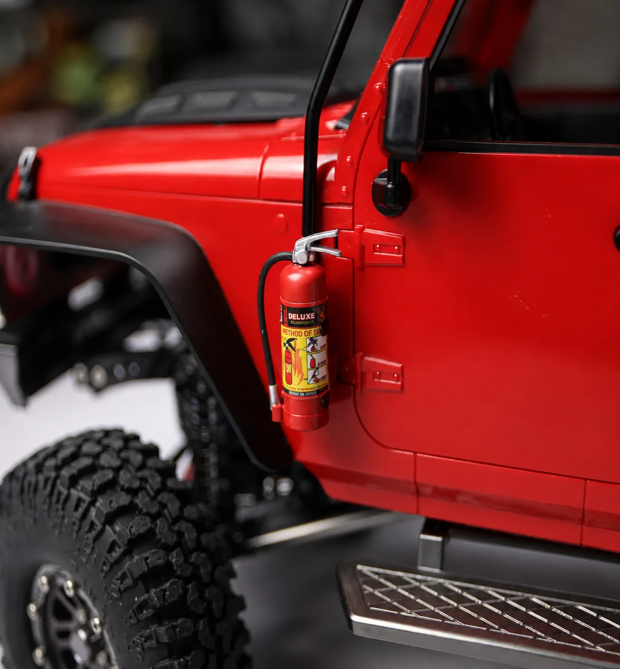 Mini Fire Extinguisher 10 Scale with Mount for RC Crawler Truck Accessory Red ABS Material for 1/10 RC Crawler Truck