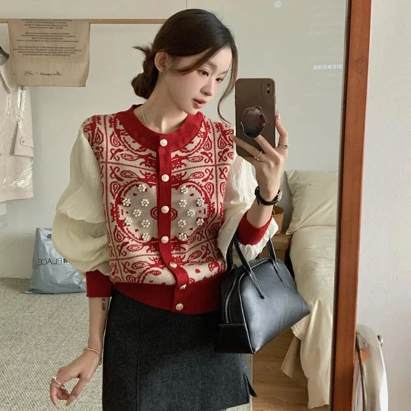 

Korean Retro Contrasting Nail Bead Design Fake Two Piece Sweater Women's Early Spring 2025 New Round Neck Knitted Cardigan