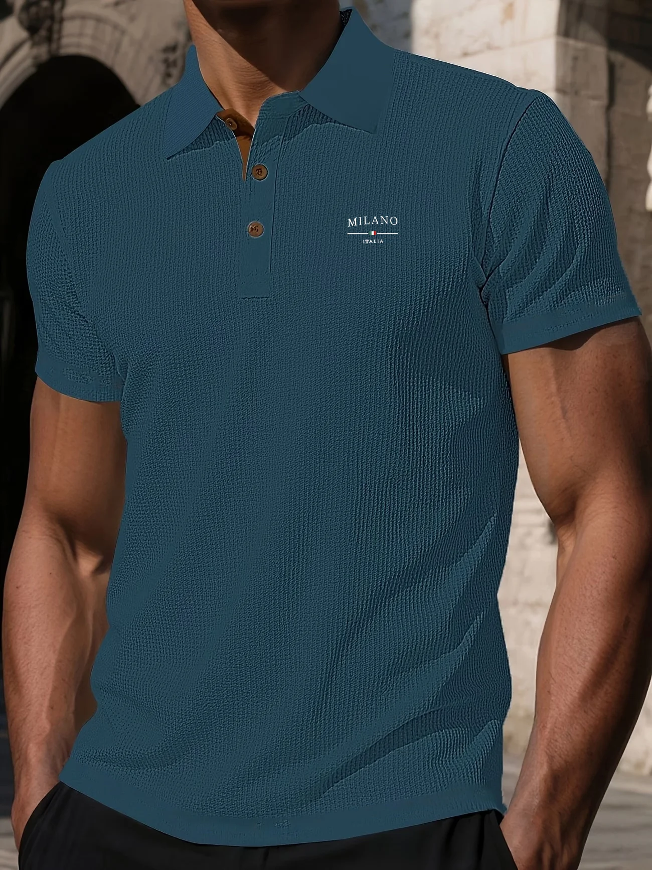 MILANO ITALIA Herren Strukturiertes Poloshirt mit Kontrastreicher Knopfleiste und Knöpfen – Detail 2