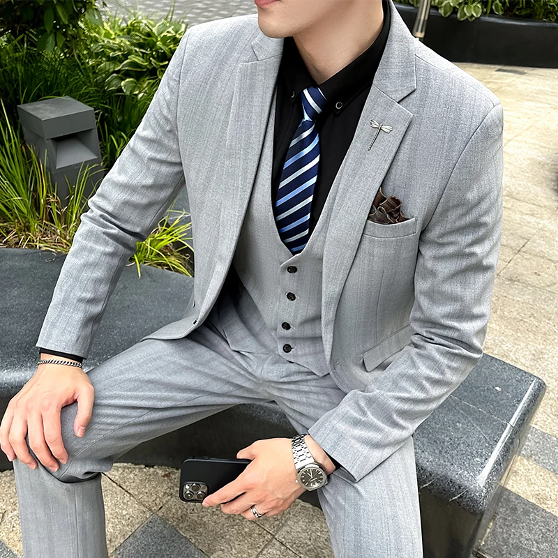 

2025 Men's High-Quality Fashionable Stylish Business Fitted Checked Three-Piece Suit Set Evening Dress