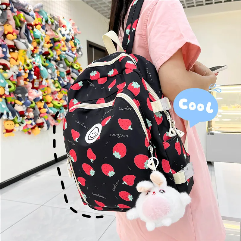 

Корейский школьный рюкзак с клубничным принтом для кампуса большой емкости, студенческий повседневный рюкзак с подвеской, высокое качество