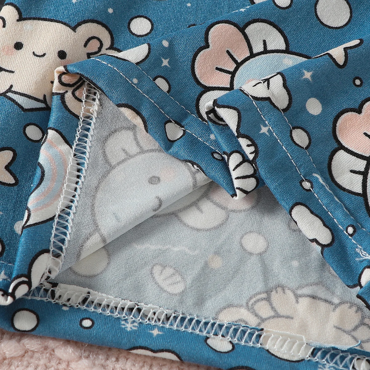 2-teiliges Set aus warmer, mit niedlichen Cartoon-Motiven bedruckter Unterwäsche für Herbst und Winter. Rundhals-Schlafanzug für Jungen und Mädchen. – Detail 8