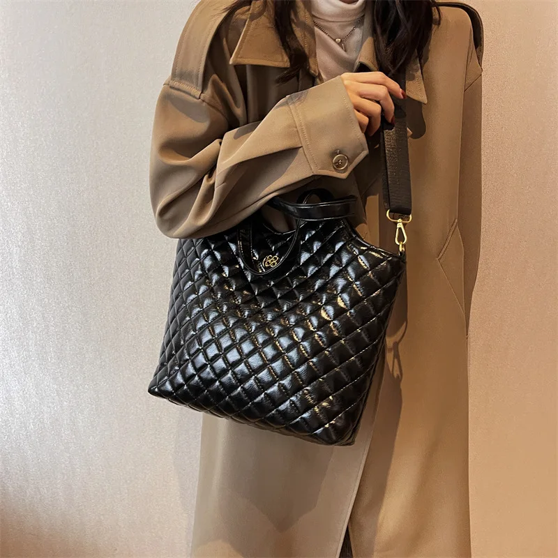 Large Capacity Winter Fashion Design Quilted Bag Shoulder Bag New Solid Handbags Tote Bags For Women Fashion Top Handle Bag