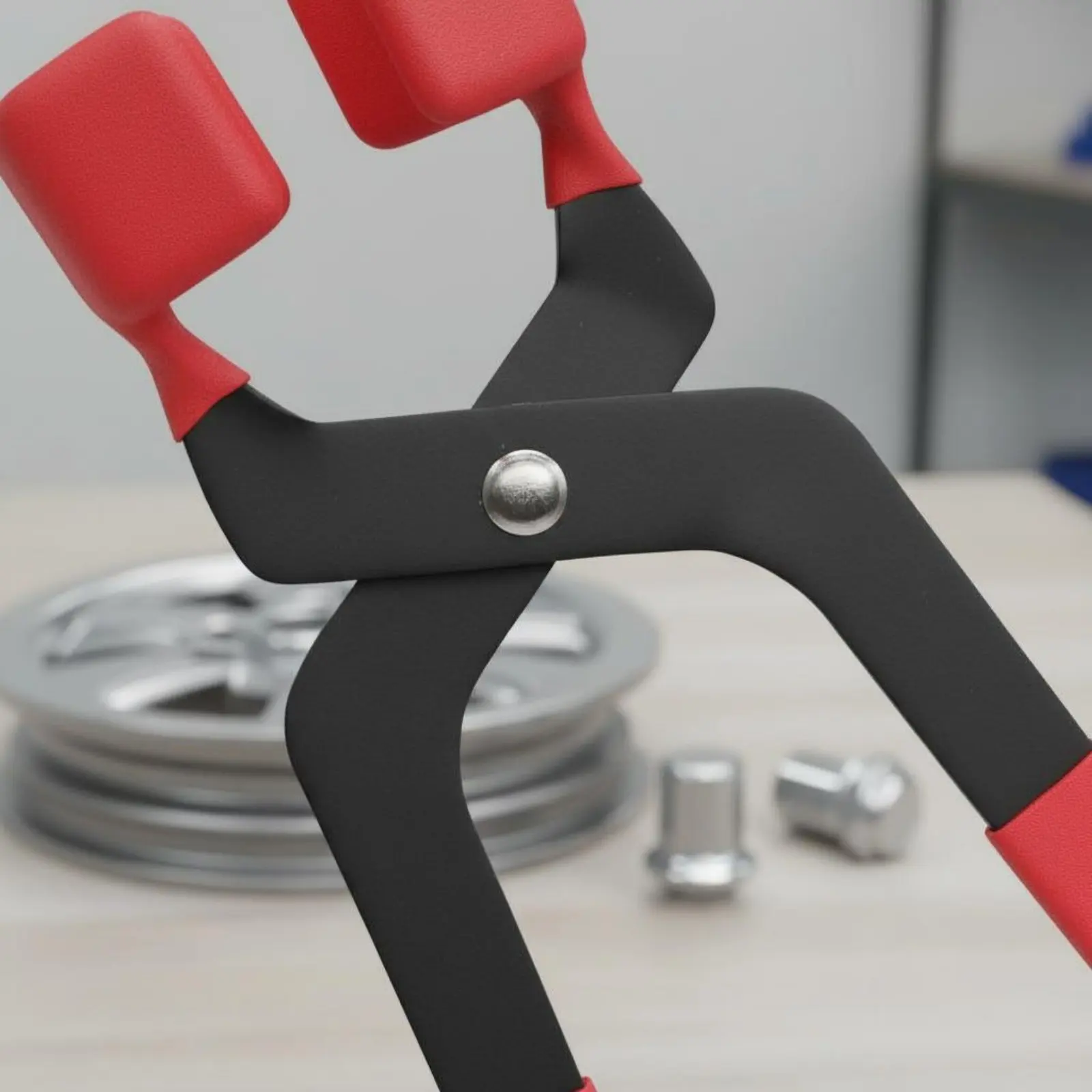 

Wheel Nut Cap Removal Pliers Sturdy Duty Lug Nut Cover Puller Haulage Vehicle Wheel Bolt Cover Tool Long-Lasting Metal
