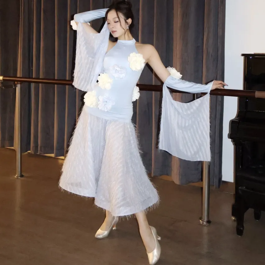 เสื้อผ้าเต้นรำสมัยใหม่สำหรับผู้หญิงมาตรฐานแห่งชาติการเต้นรำการแสดงเครื่องแต่งกายแขวนคอเปิดหลังชุดเต้นรำบอลรูม DN22542