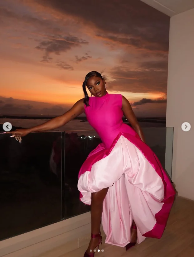 맞춤형 자홍색 여성 맥시 드레스 비대칭 바닥 길이 민소매 롱 이브닝 가운 우아한 하이 로우 포멀 드레스