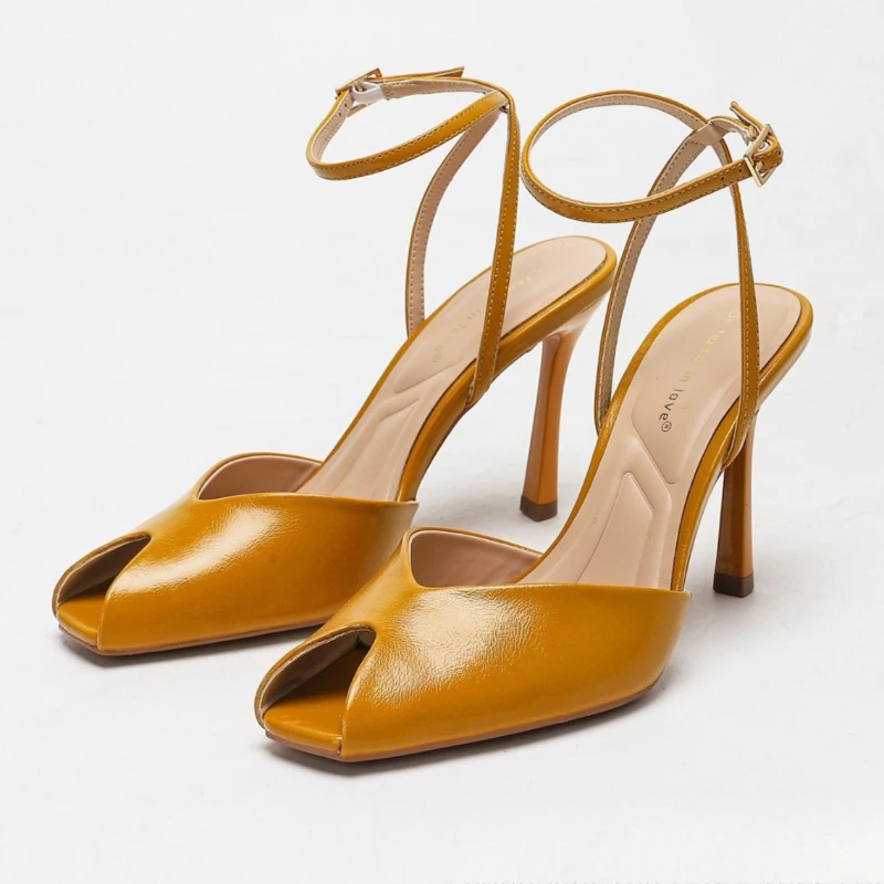 Sandali con tacco sexy con punta aperta Sandali con tacco alto firmati per banchetti per le donne Moda cinturino alla caviglia Design senza schienale Scarpe eleganti da festa