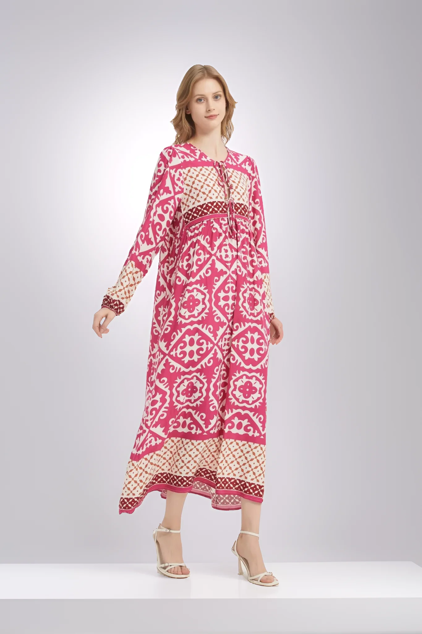 Boho Maxi Dress 2025 Vestido largo bohemio para mujer Corte holgado Estampado geométrico Vestido fluido con gradas Cuello en V Manga larga
