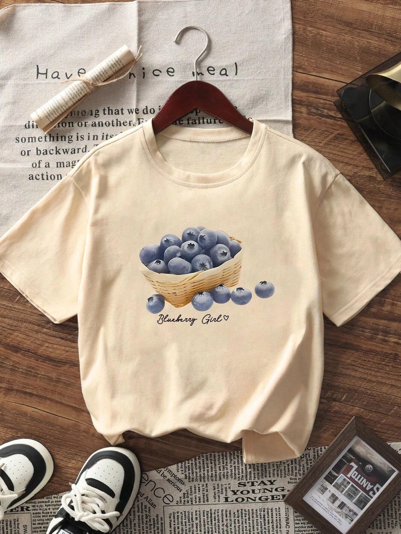 New Minimalist Blueberry Print Women's Short-sleeved Round Neck T-shirt, Casual and Versatile Graphic Top/T-shirt.Personality