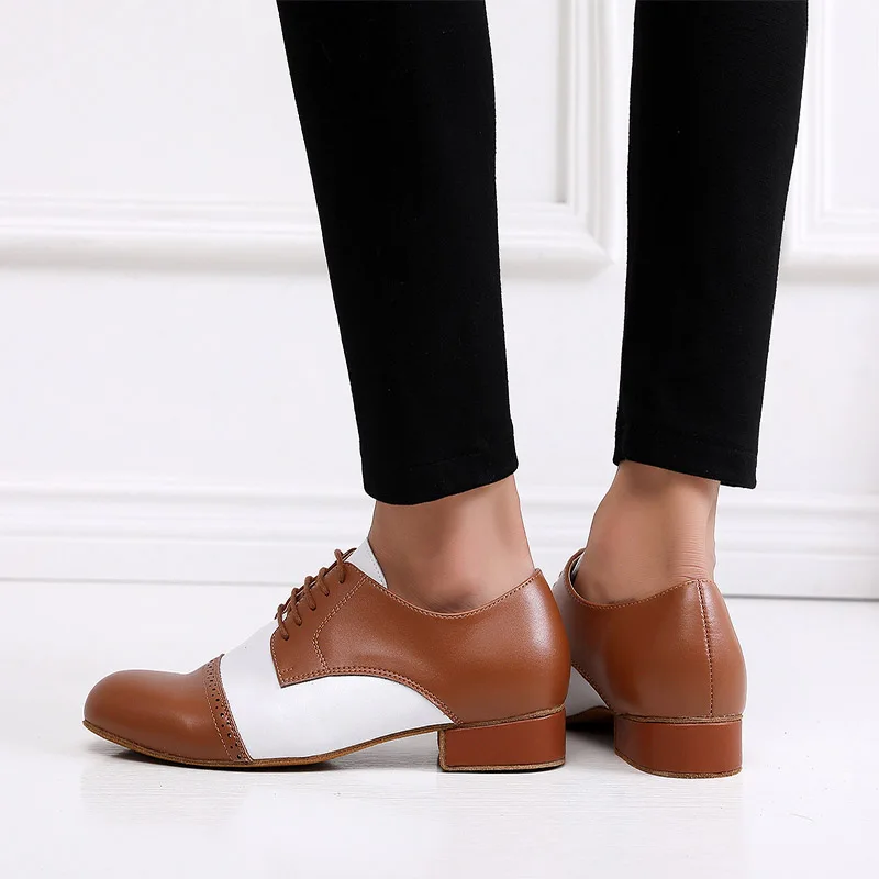 革男性モダンダンスシューズジム換気社交ラテンダンスシューズスポーツ大人のフォーマルドレススクエア宴会男性スニーカー